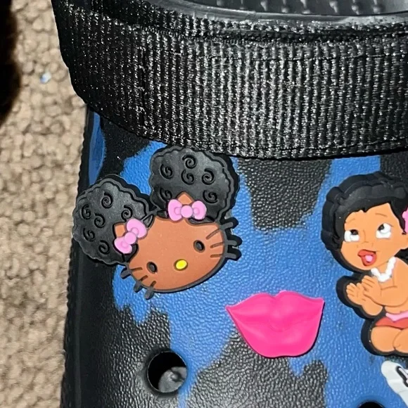 Hello Kitty Croc charms - Picture 2 of 2